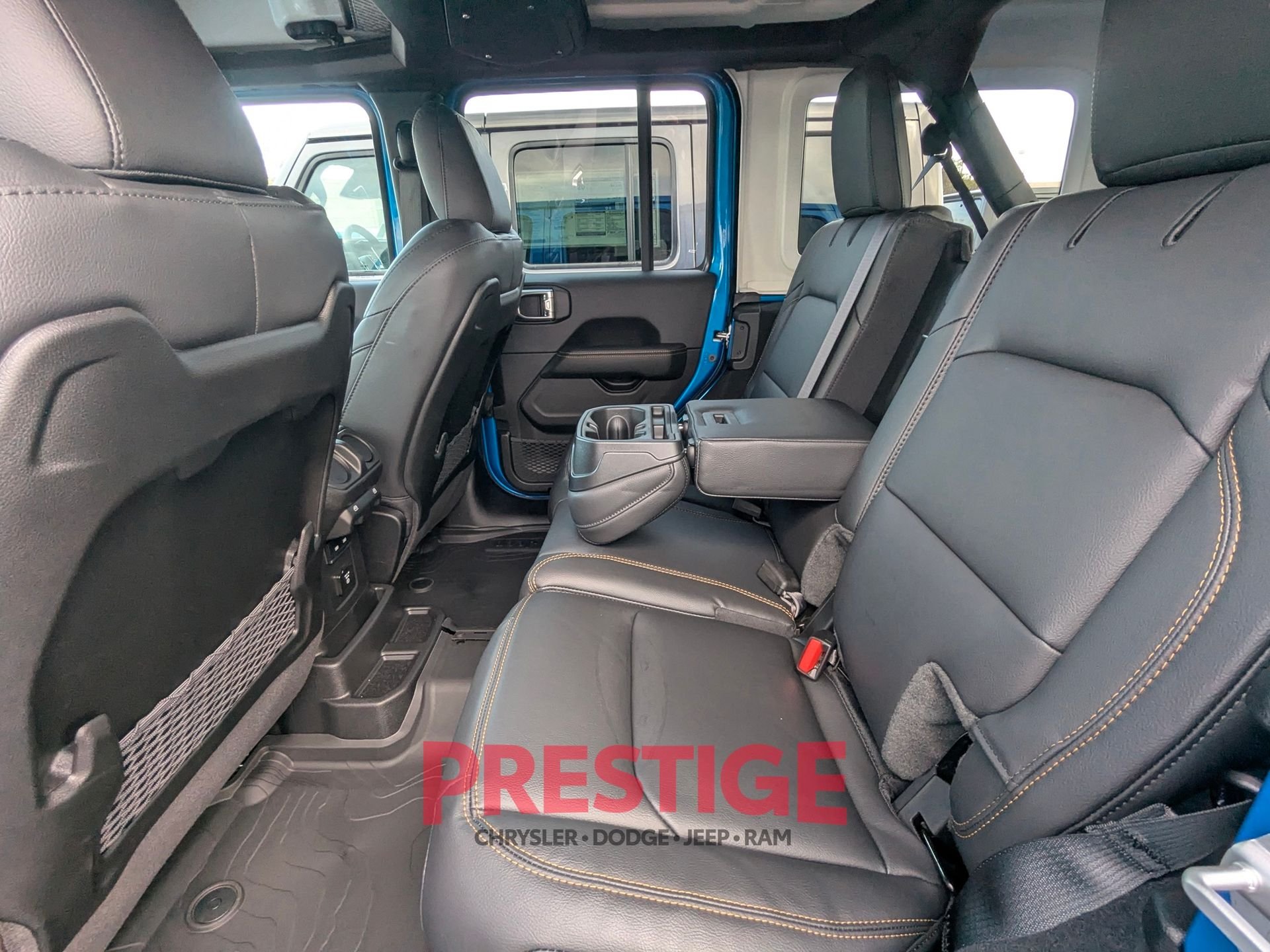 New 2026 Hydro Blue Pearl-Coat Exterior Paint Jeep Sahara image 27