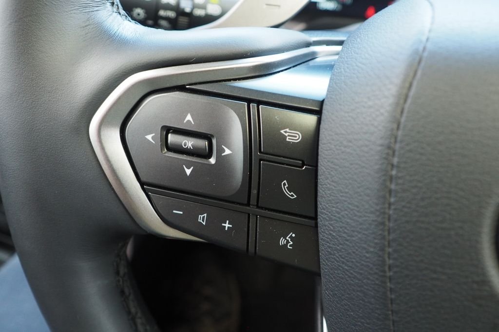 Used 2025 Silver Lexus 550 Luxury+ image 32