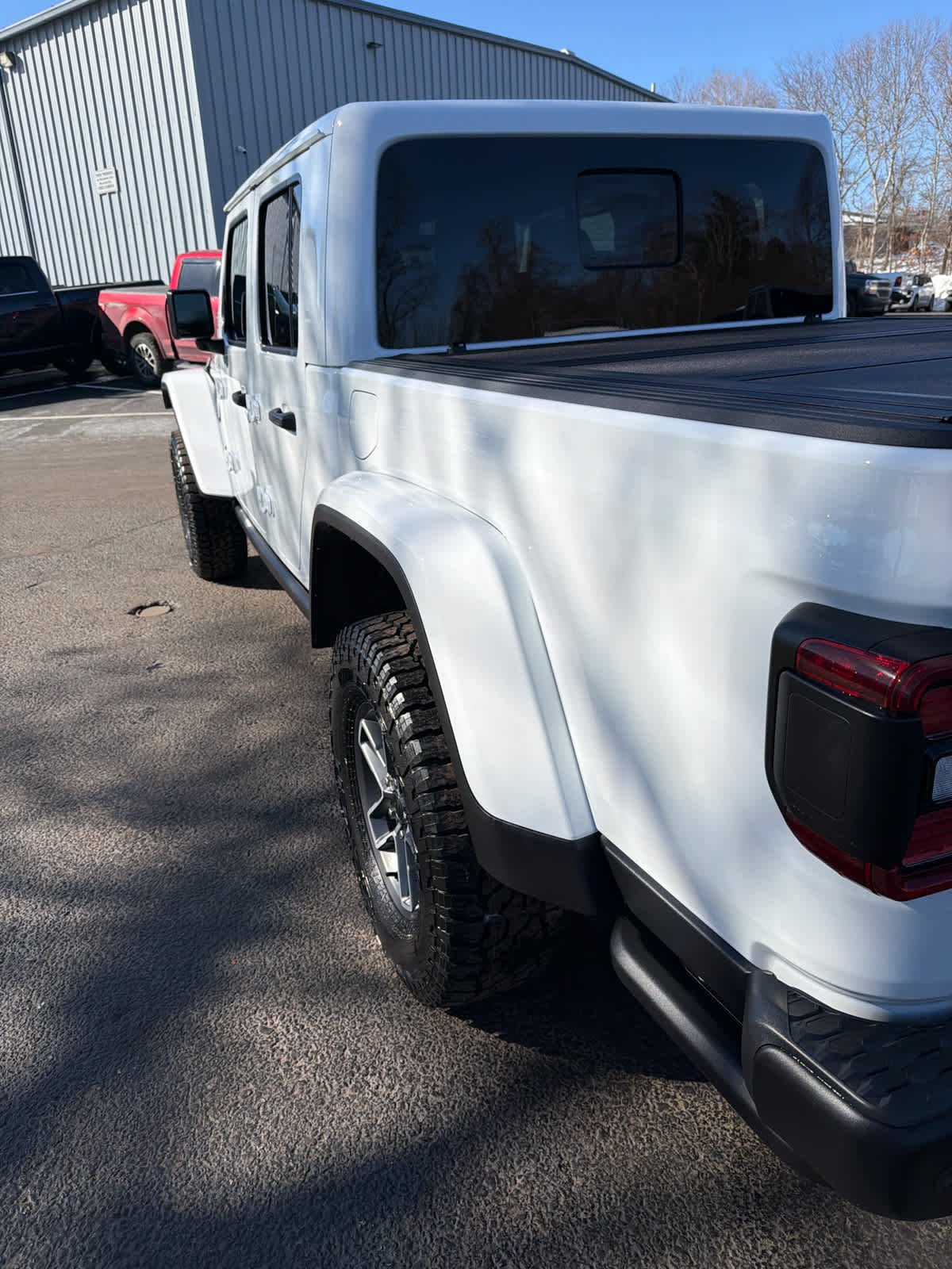 New 2026 Bright White Clear-Coat Exterior Paint Jeep Mojave X image 15