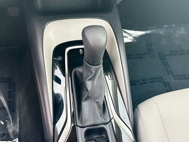 Used 2022  Toyota LE image 16
