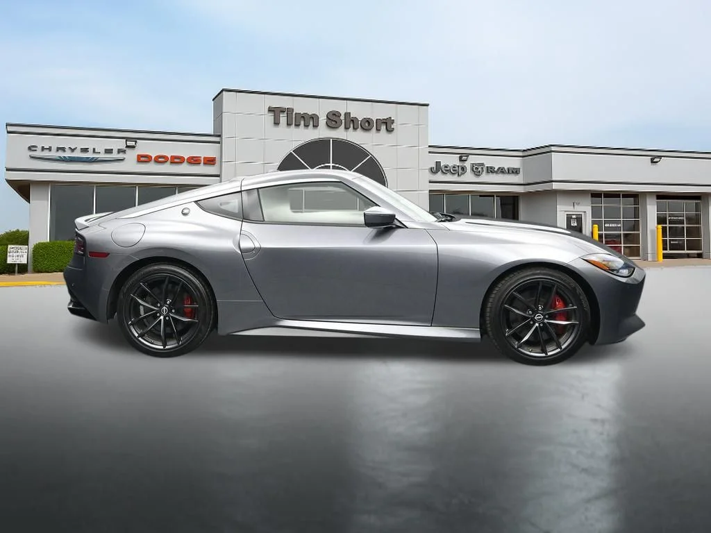 Used 2025 Gray Nissan Performance image 6