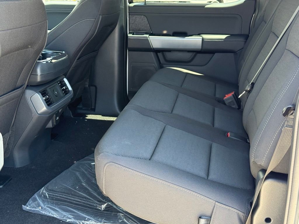 New 2026 Oxford White Ford XLT image 7