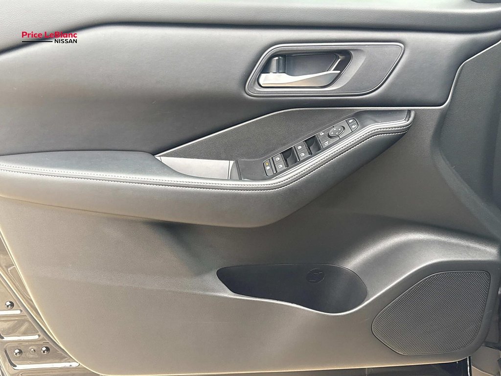 Certified Used 2025  Nissan SV image 17