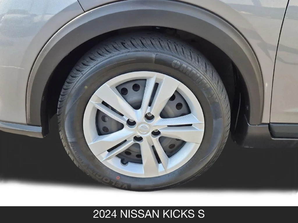 Used 2024 Gray Nissan S image 11