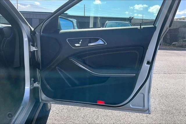 Used 2018 Silver Mercedes-Benz GLA 250 image 19