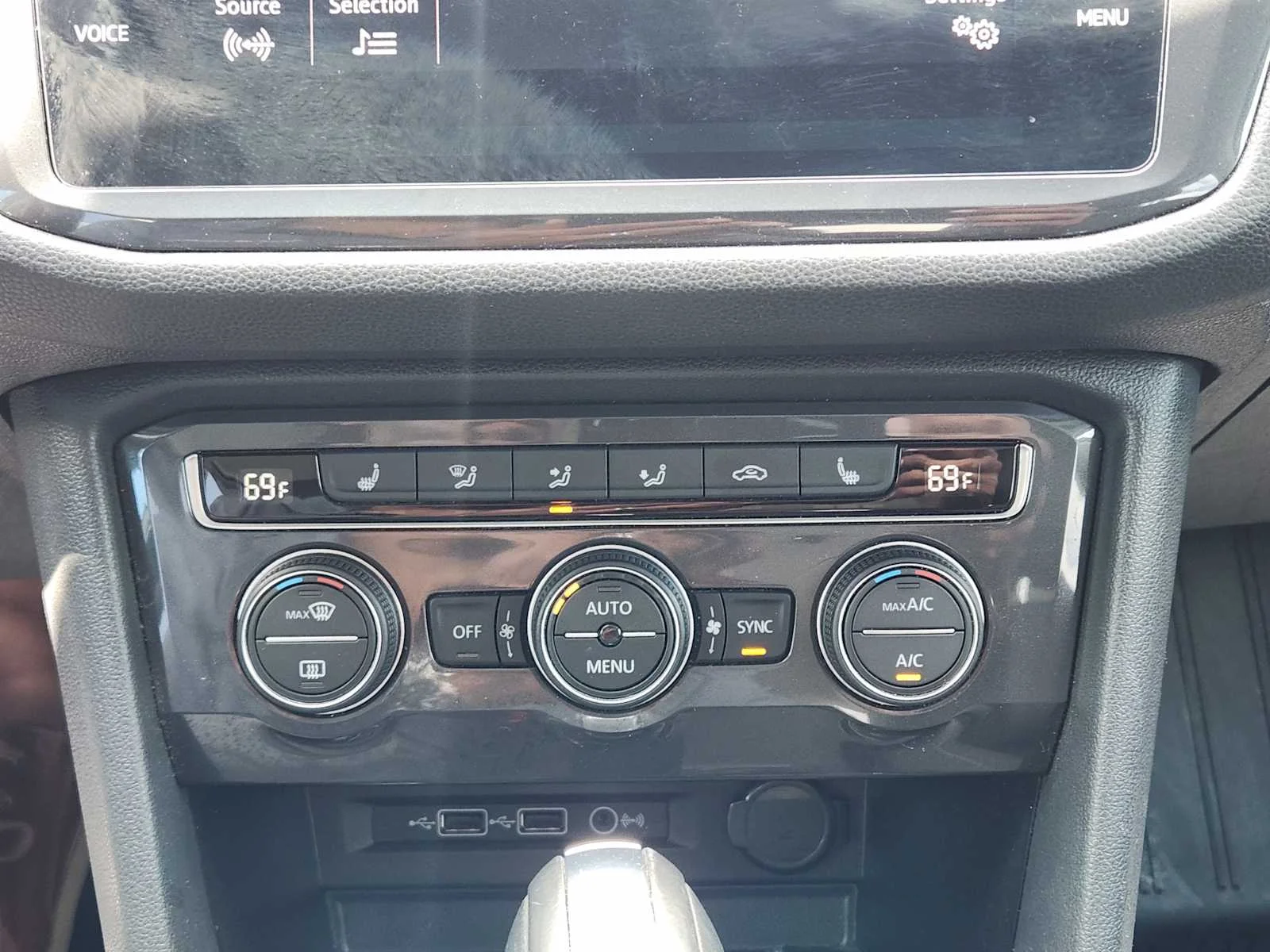 Used 2020 Platinum Gray Metallic Volkswagen SE image 19