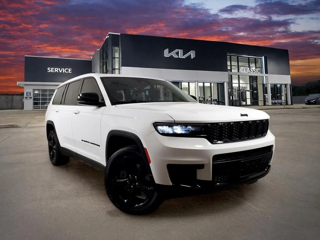 Used 2024 White Jeep Altitude X image 1