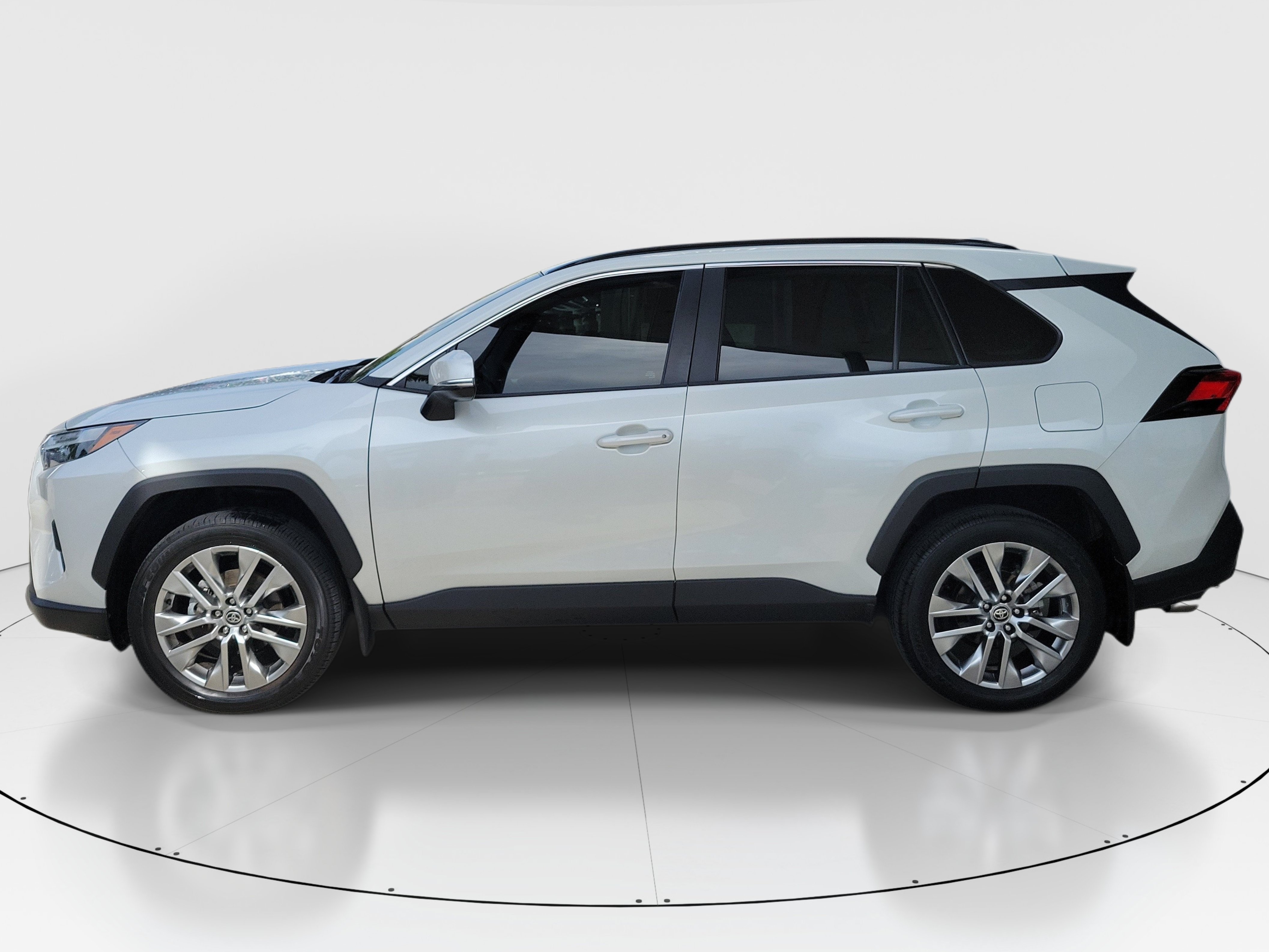 Certified Used 2024 Pearl Toyota XLE Premium image 4