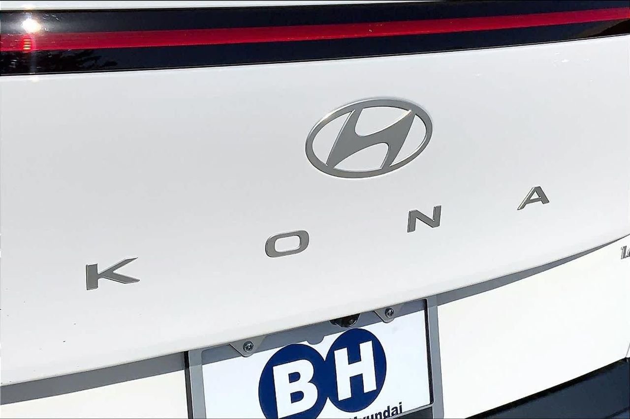 New 2026 Atlas White Hyundai SEL Premium FWD image 15
