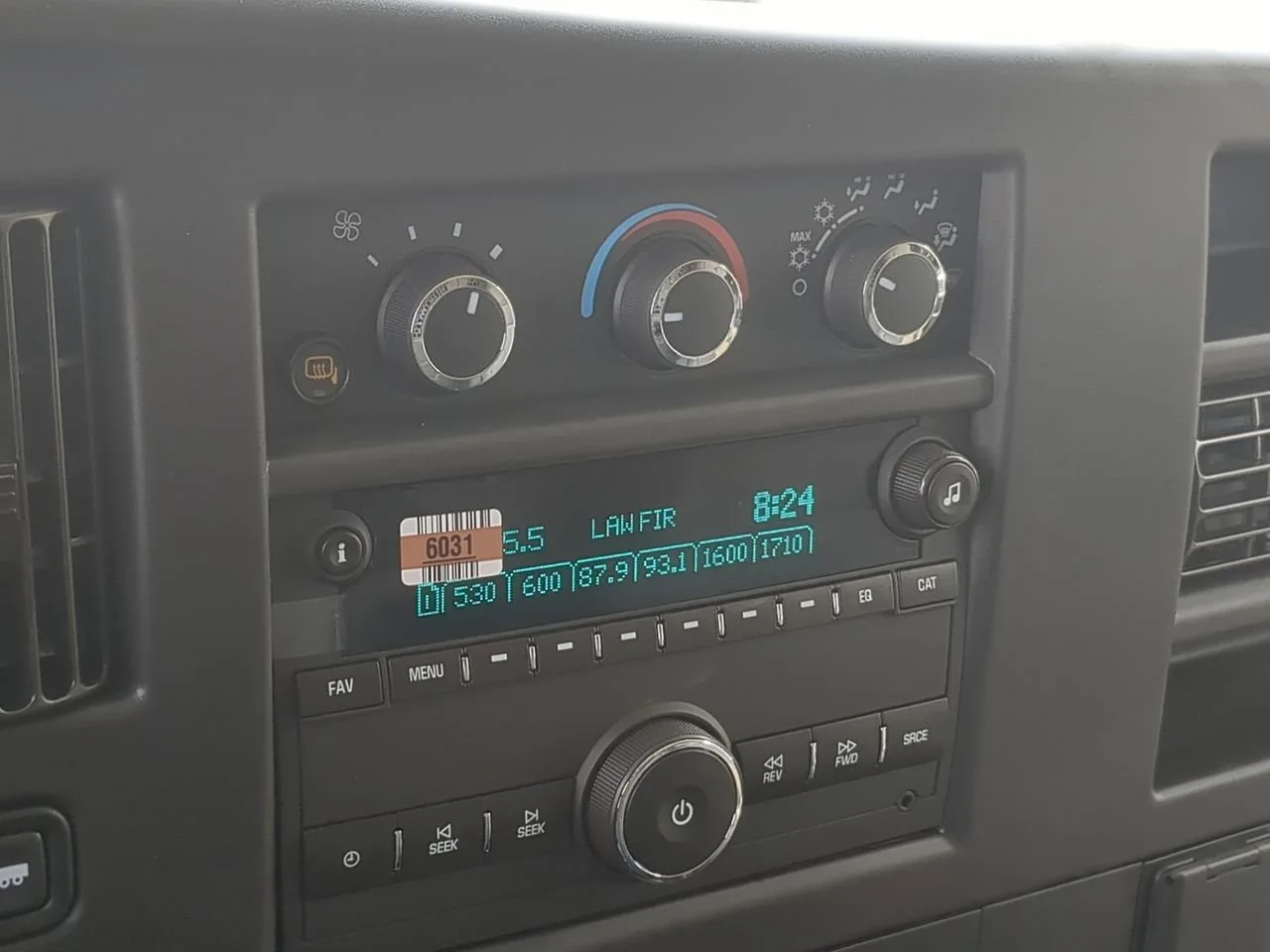 2025 GMC Savana Cargo Work Van - Photo 13