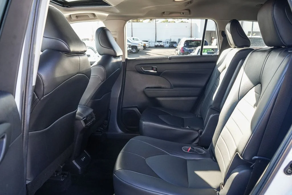Used 2022 Beige Toyota XLE image 18