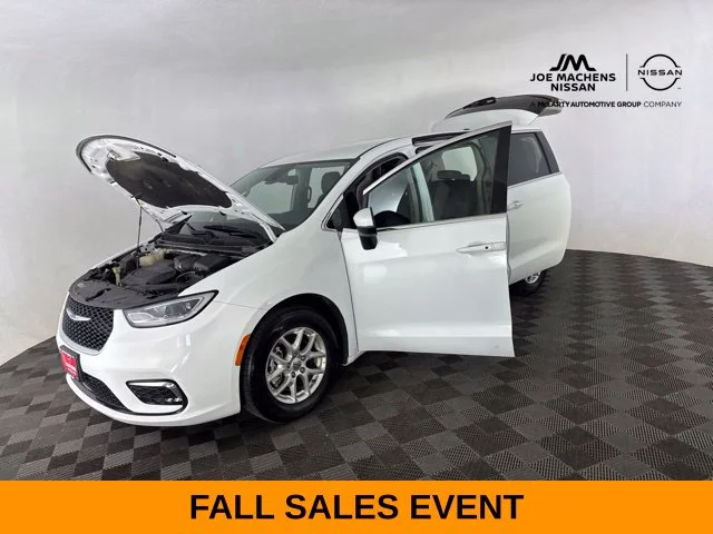 Used 2023 White Chrysler Touring L image 15