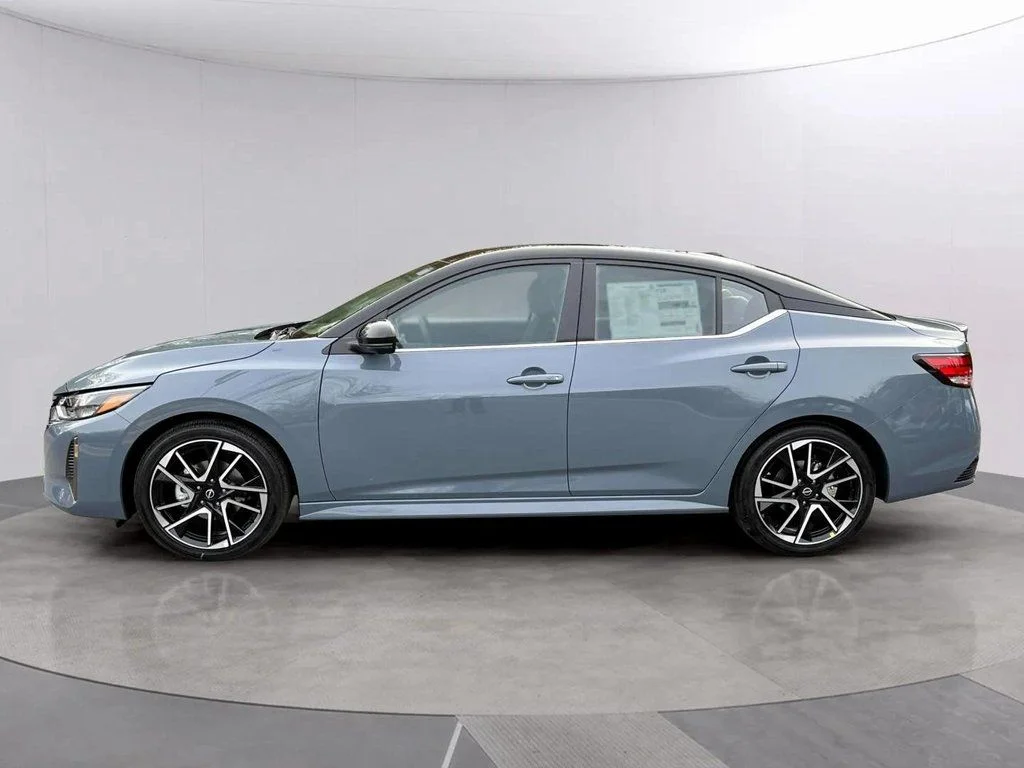New 2025 Two-tone Atlantic Gray Metallic / Super Black Nissan SR image 6