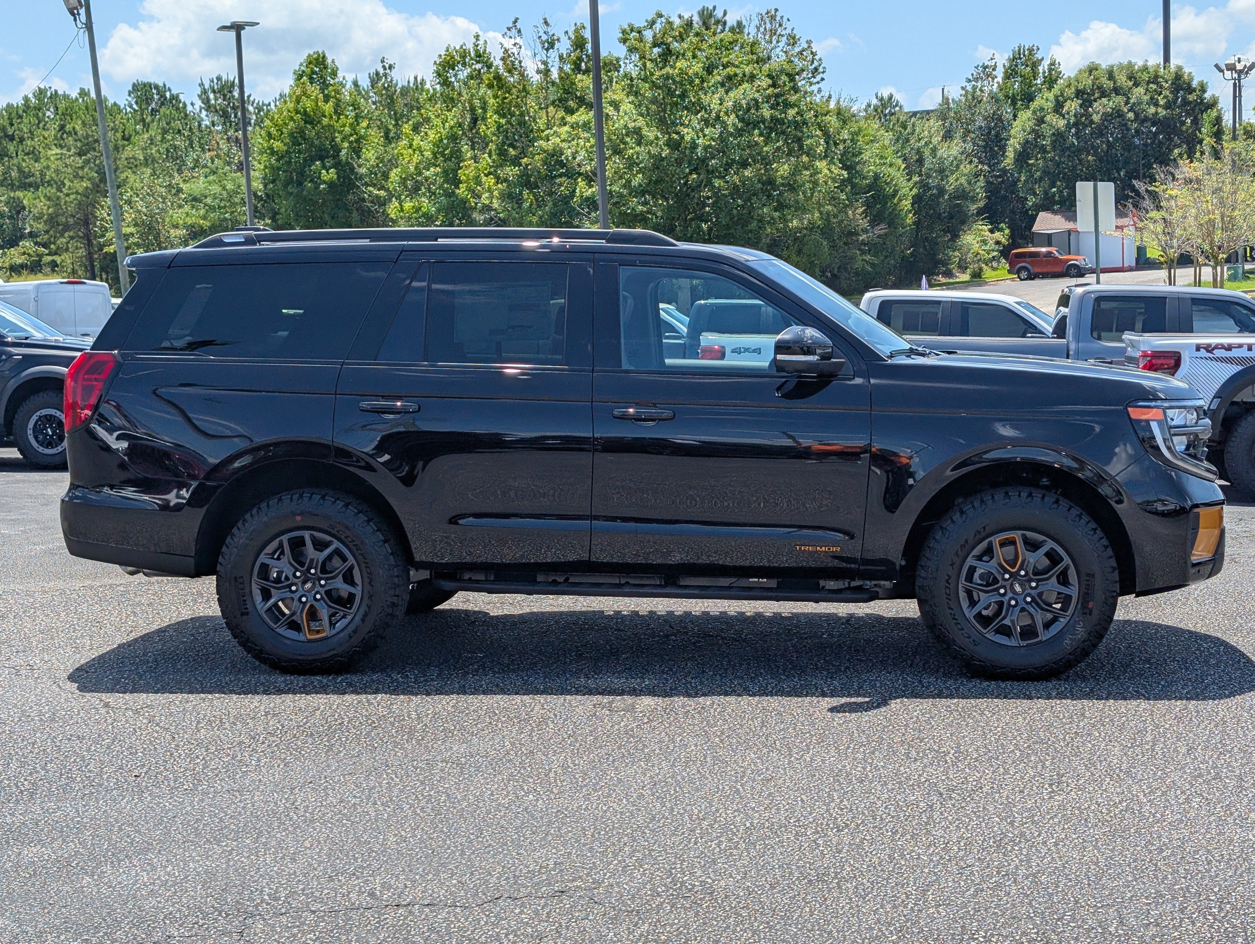 New 2027 Agate Black Metallic FORD Tremor® image 8