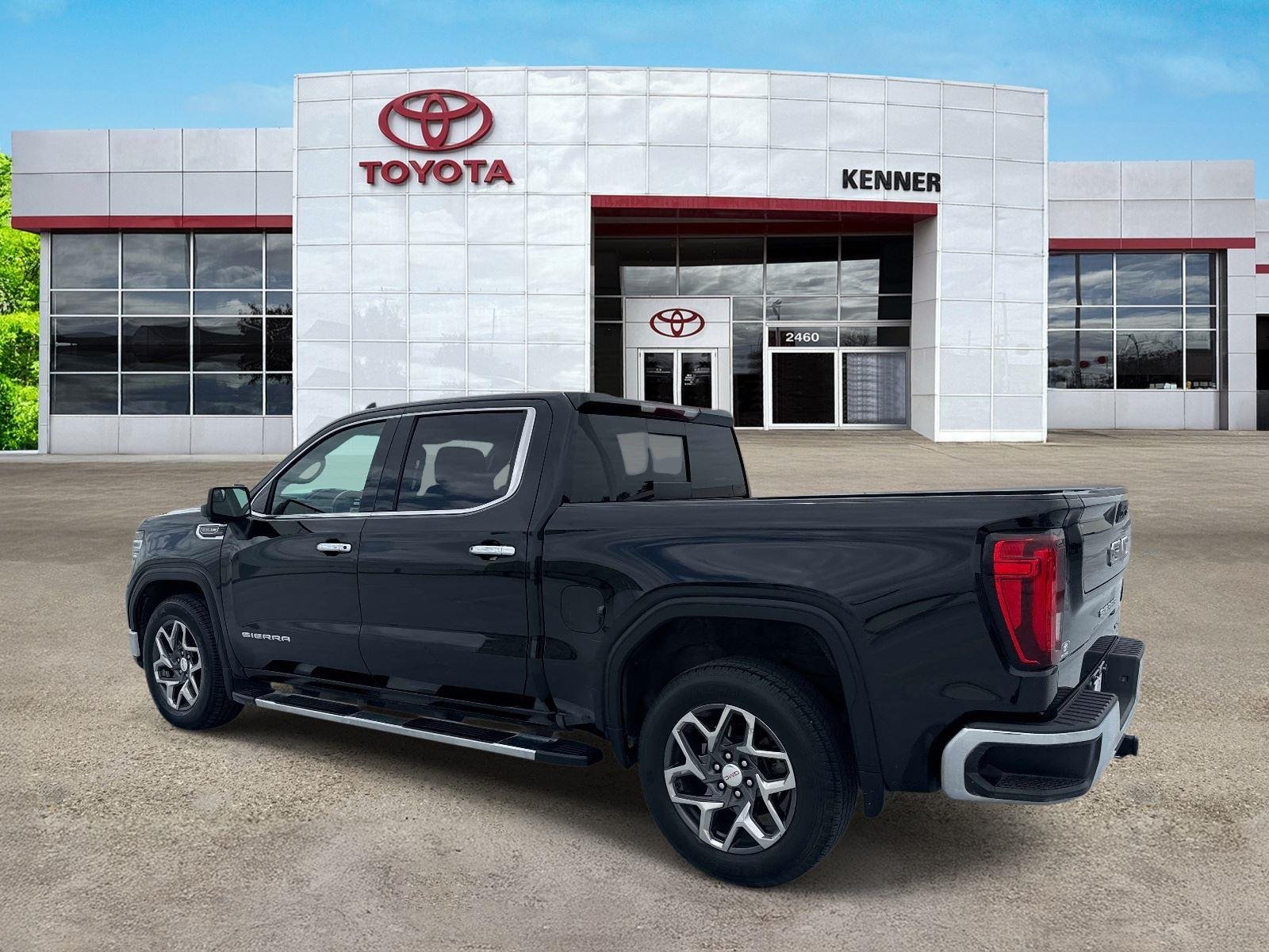 Used 2022 Onyx Black GMC SLT image 4