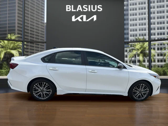 Used 2024 White Kia GT-Line image 6