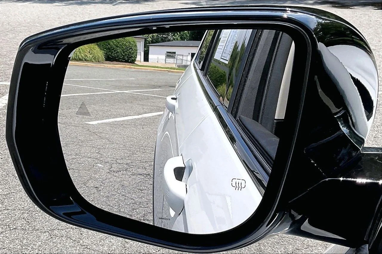 Used 2023 White Jeep Limited image 31