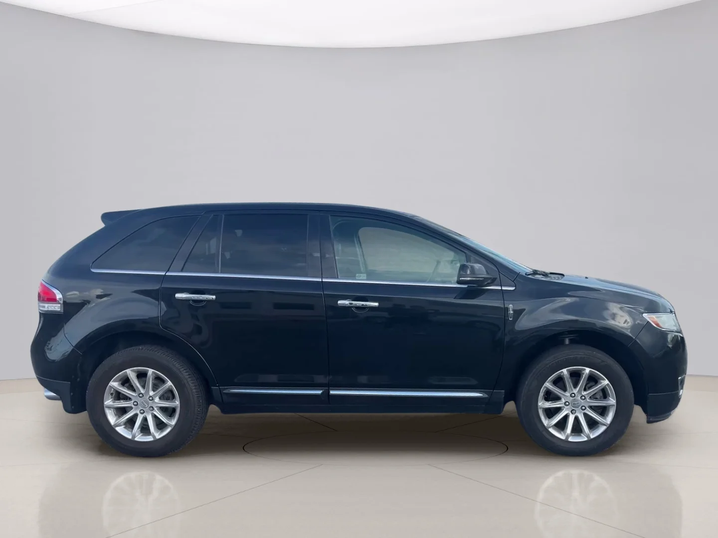 Used 2015 Black Lincoln AWD image 6