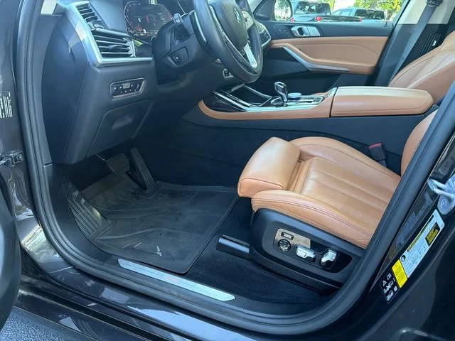 Used 2021 Gray BMW xDrive40i image 9