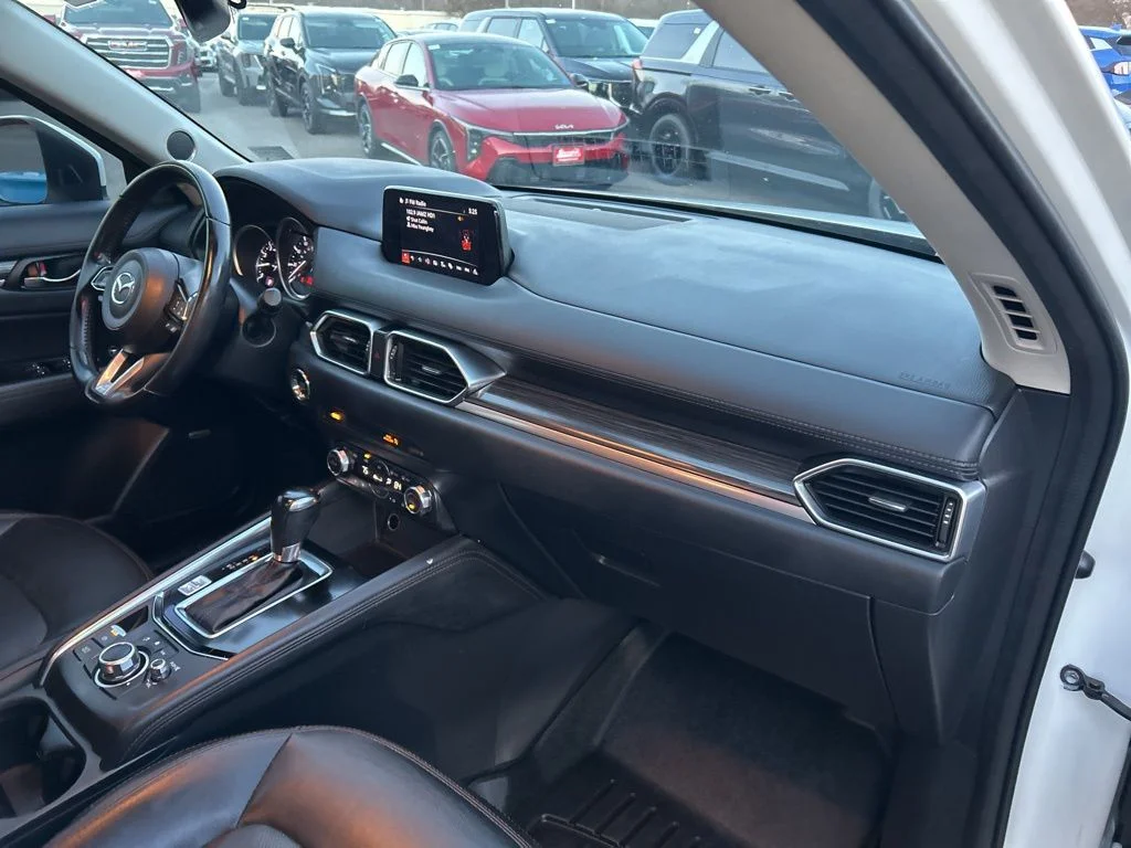 Used 2018 White Mazda Grand Touring image 29
