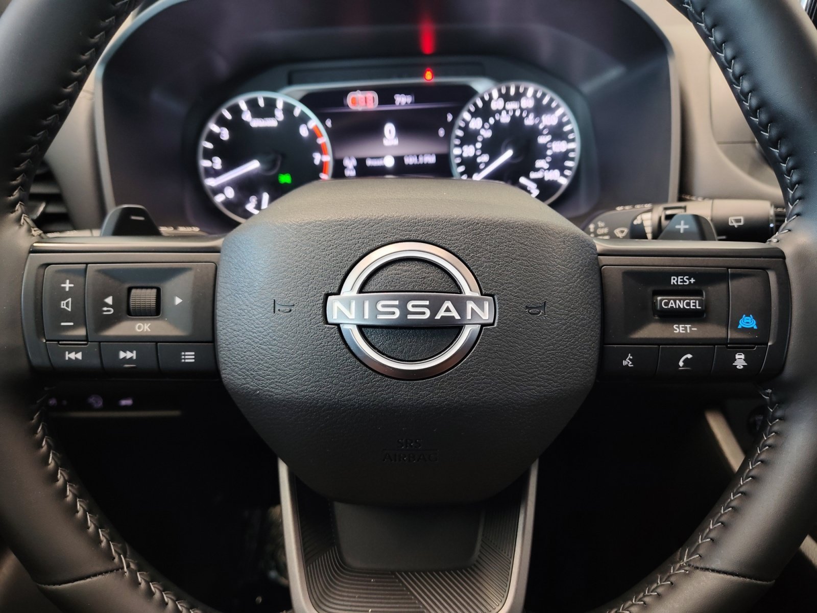 Certified Used 2026 Everest White Pearl Tricoat Nissan SV image 18