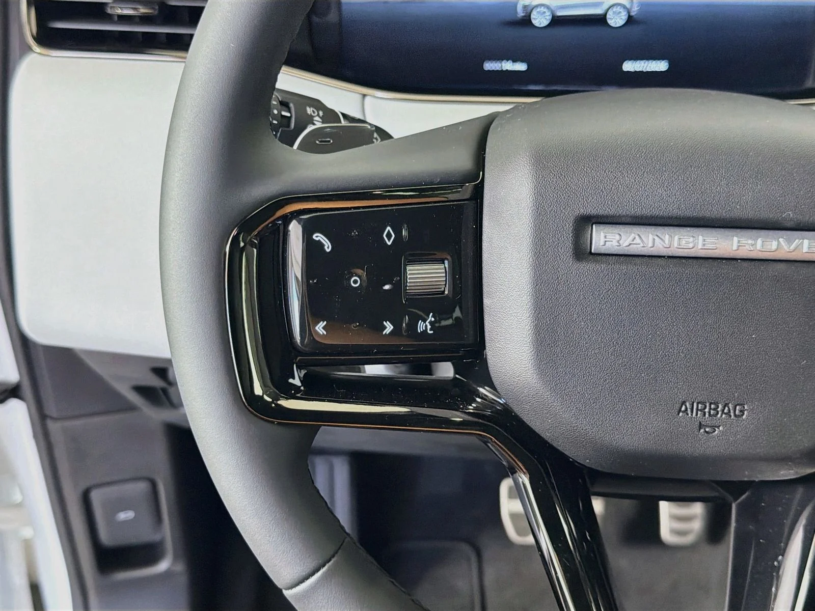 New 2026 Fuji White Land Rover Hoxton Edition image 12