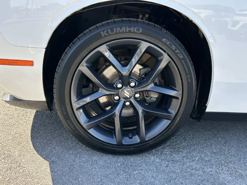 Used 2021 White Dodge SXT image 36
