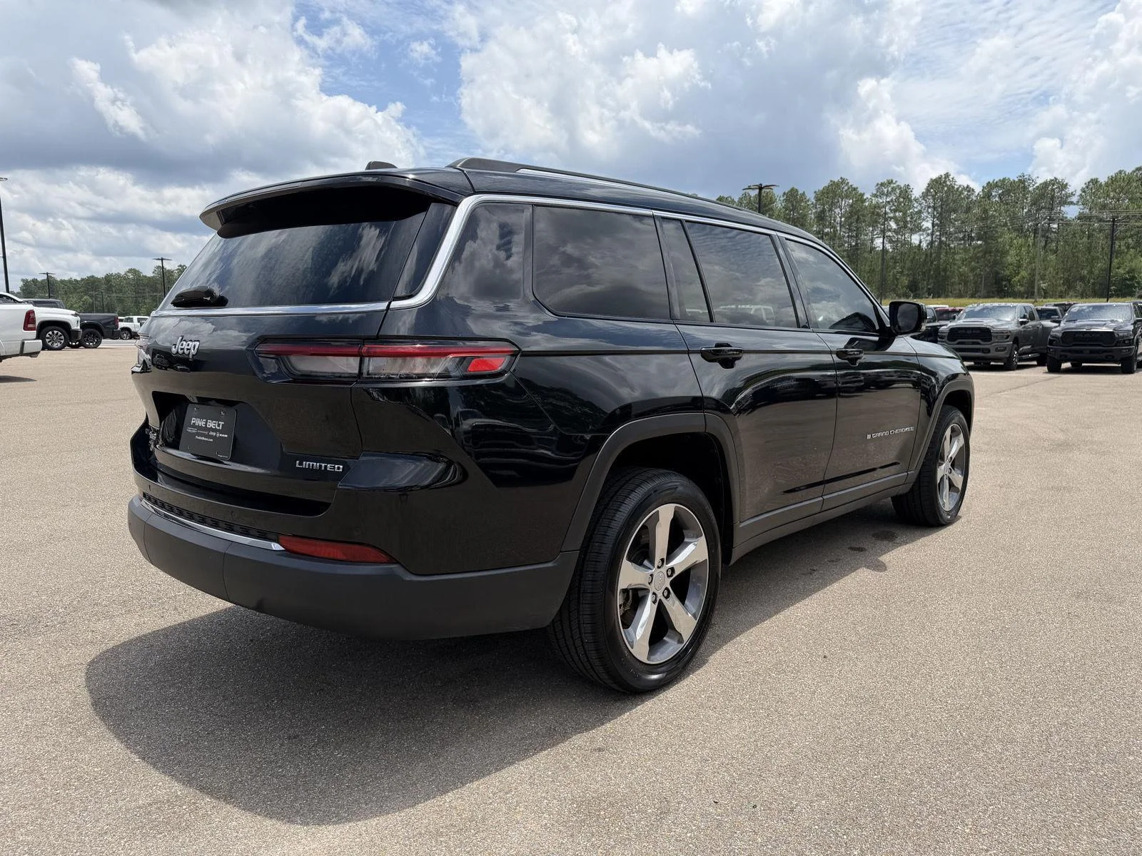Used 2021 Diamond Black Crystal Pearlcoat Jeep Limited image 6
