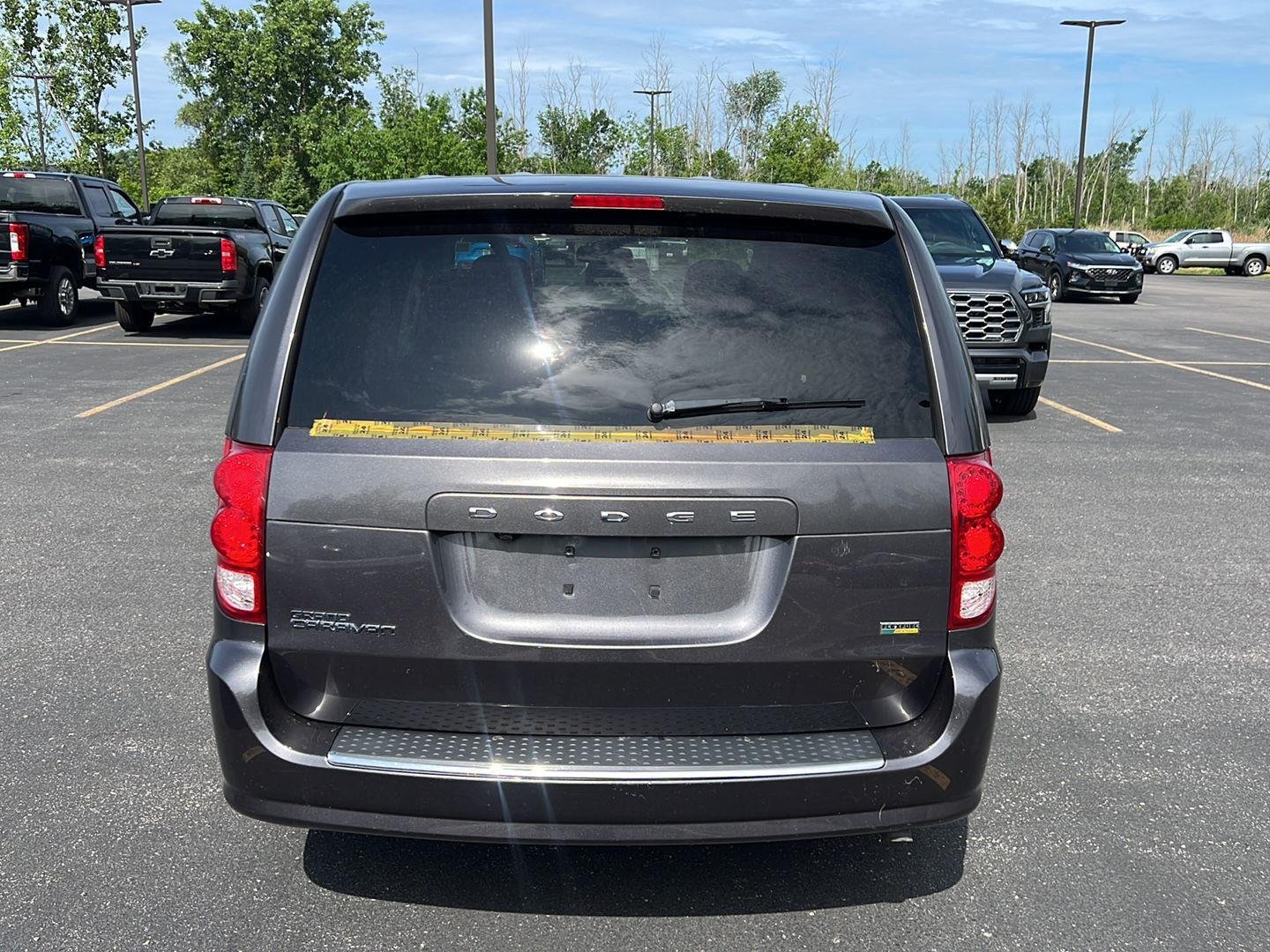 Used 2019 Granite Pearlcoat Dodge SE image 3