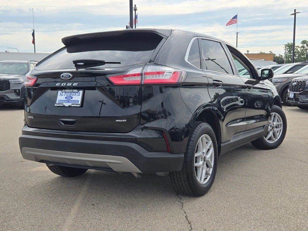 Used 2024 Black Metallic Ford SEL image 12