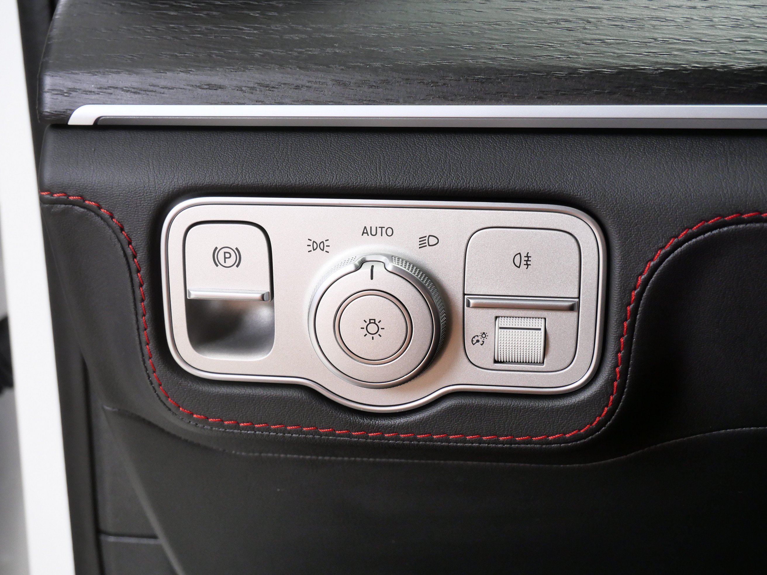 Certified Used 2024 MANUFAKTUR Diamond White Metallic Mercedes-Benz AMG® GLE 53 image 25