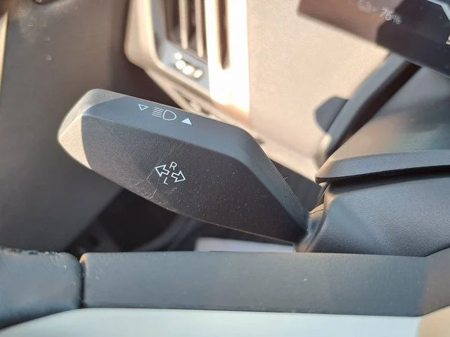 Used 2025 Blue BMW xDrive50 image 12