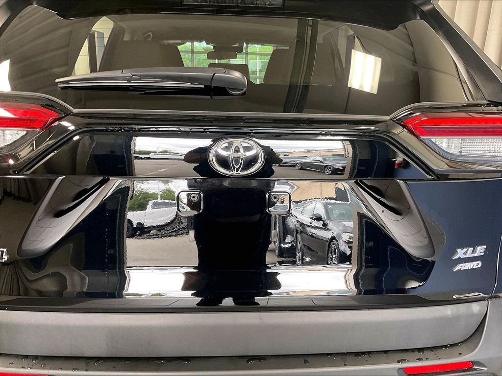 Used 2025 Black Toyota XLE Premium image 29