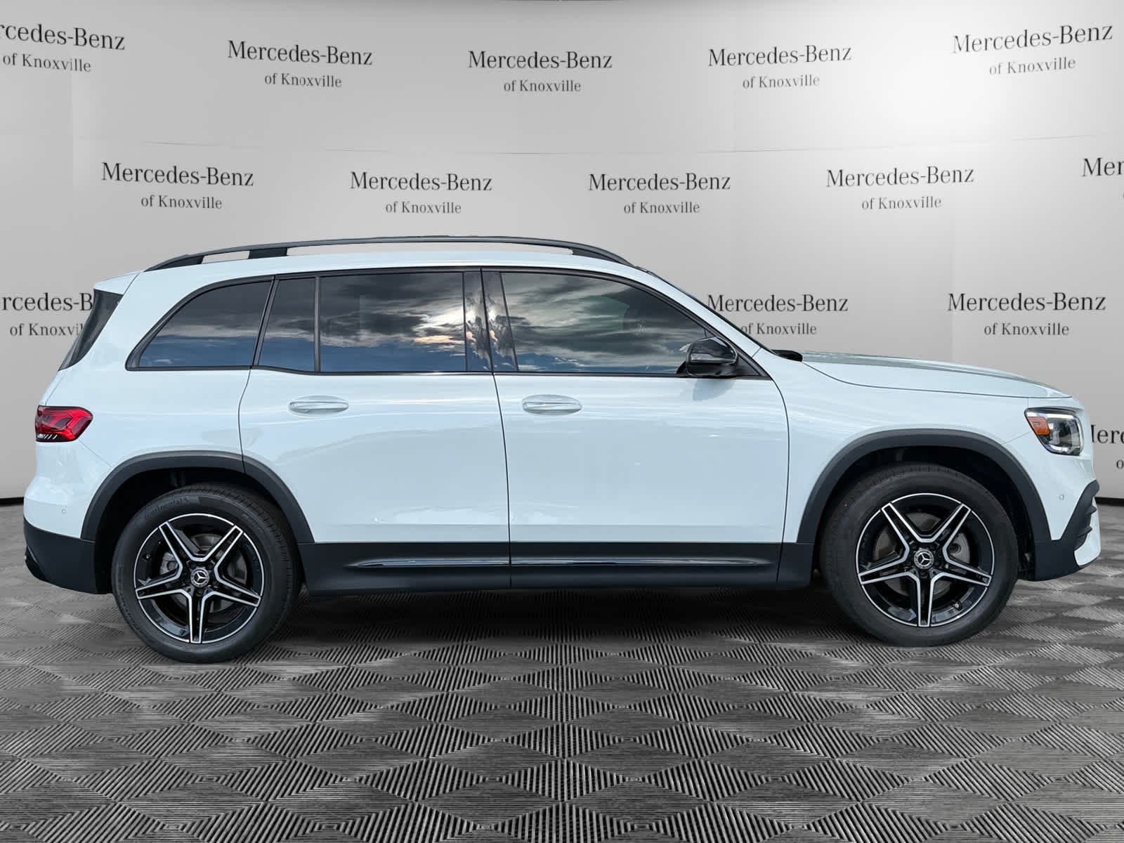 Certified Used 2022 Digital White Metallic Mercedes-Benz GLB 250 image 4