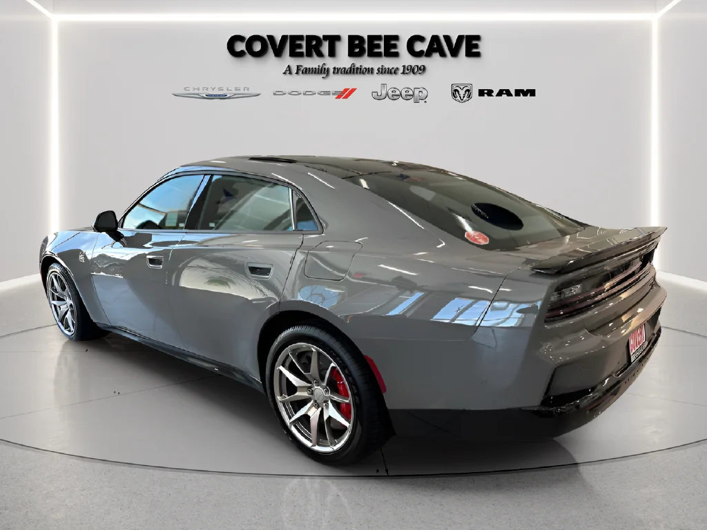2026 Dodge Charger Daytona Scat Pack - Photo 5