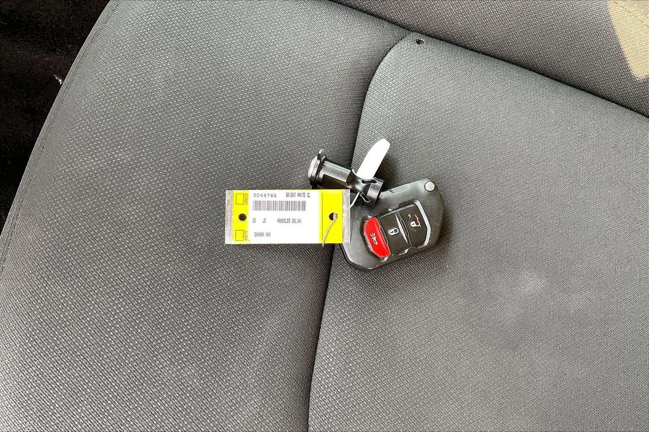 Certified Used 2020 White Jeep Sahara image 30