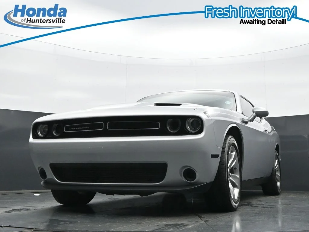 Used 2021 Triple Nickel Clearcoat Dodge SXT image 28