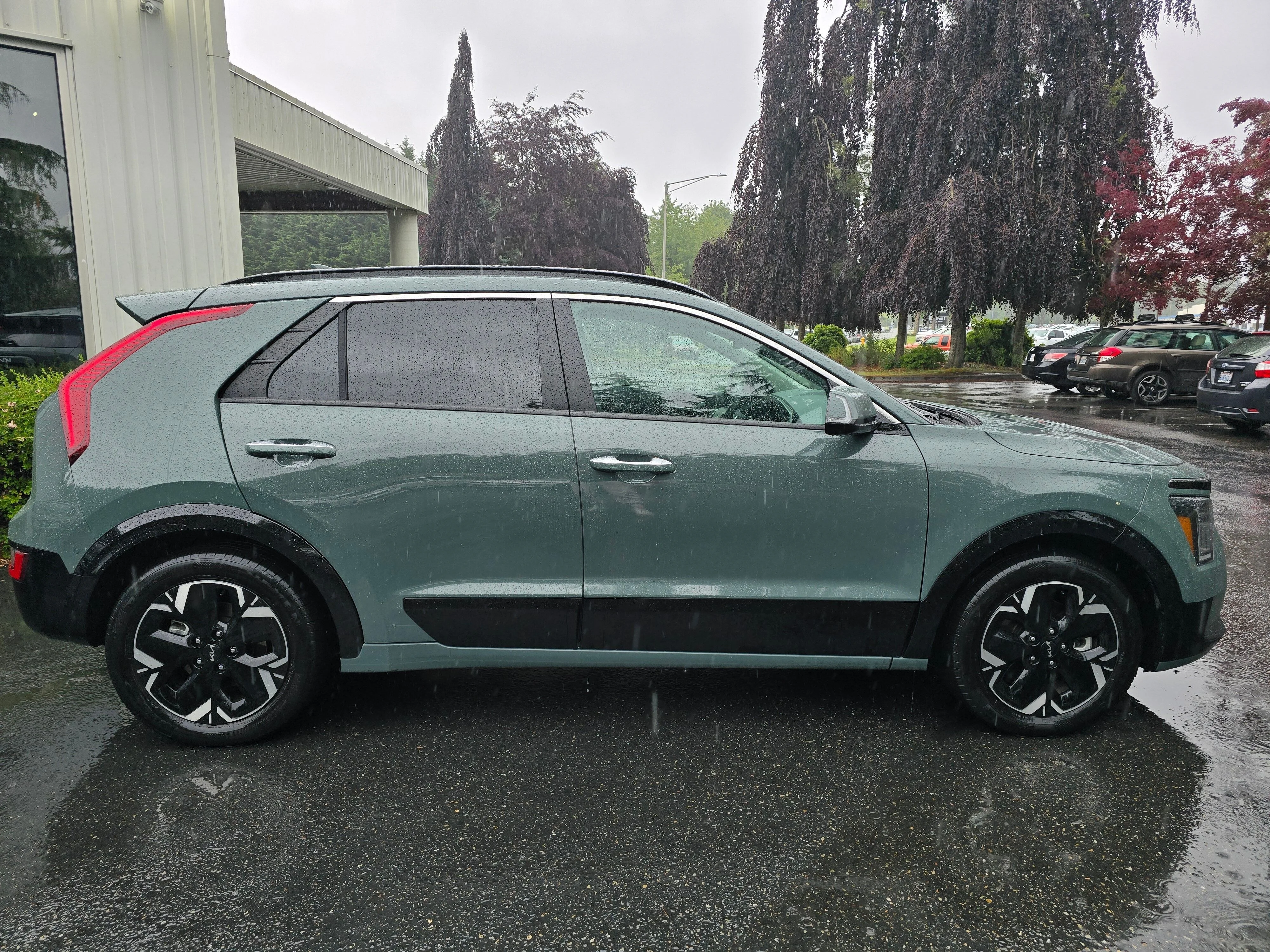 Certified Used 2023 Green Kia Wave image 3