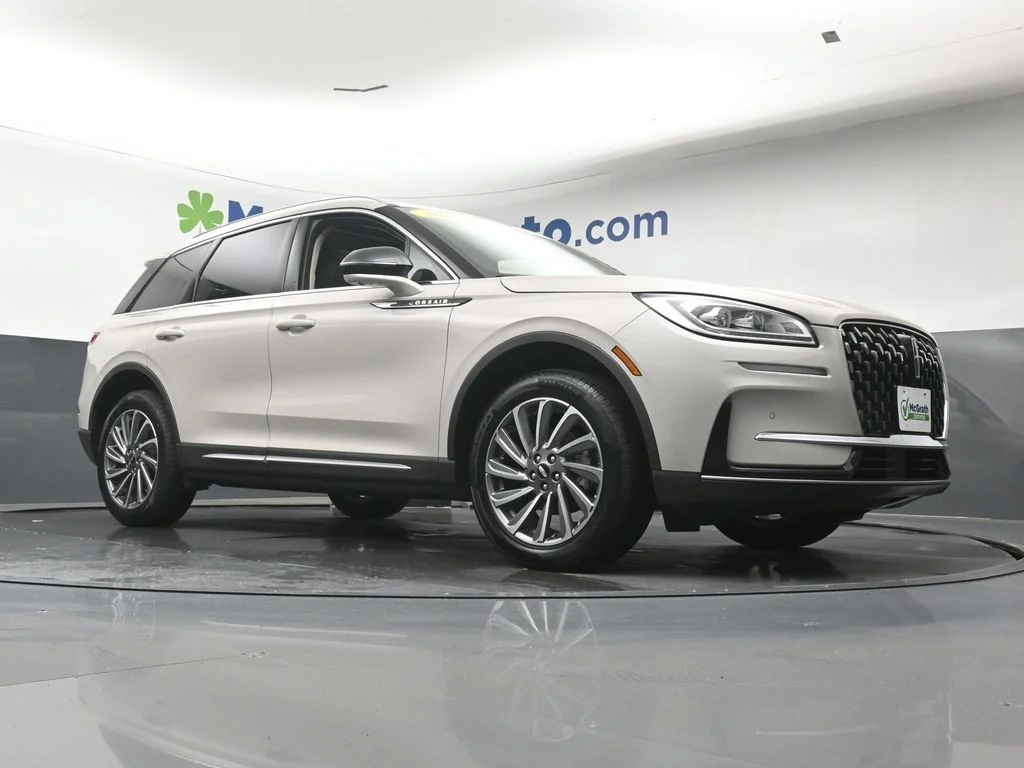 Used 2023 White Lincoln Reserve image 28