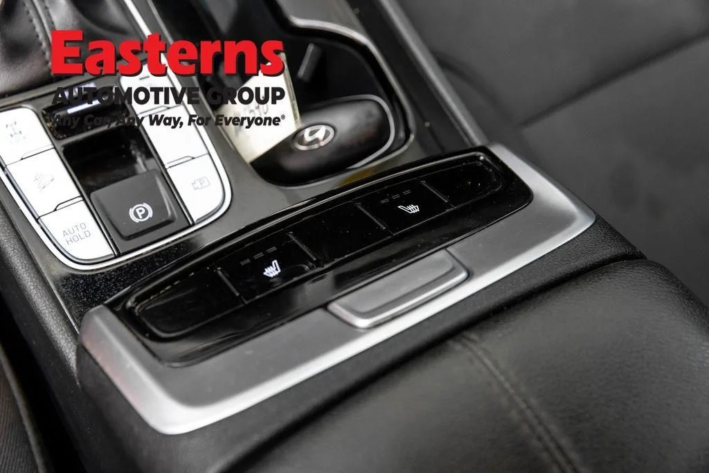 Used 2022 Silver Hyundai SEL image 23