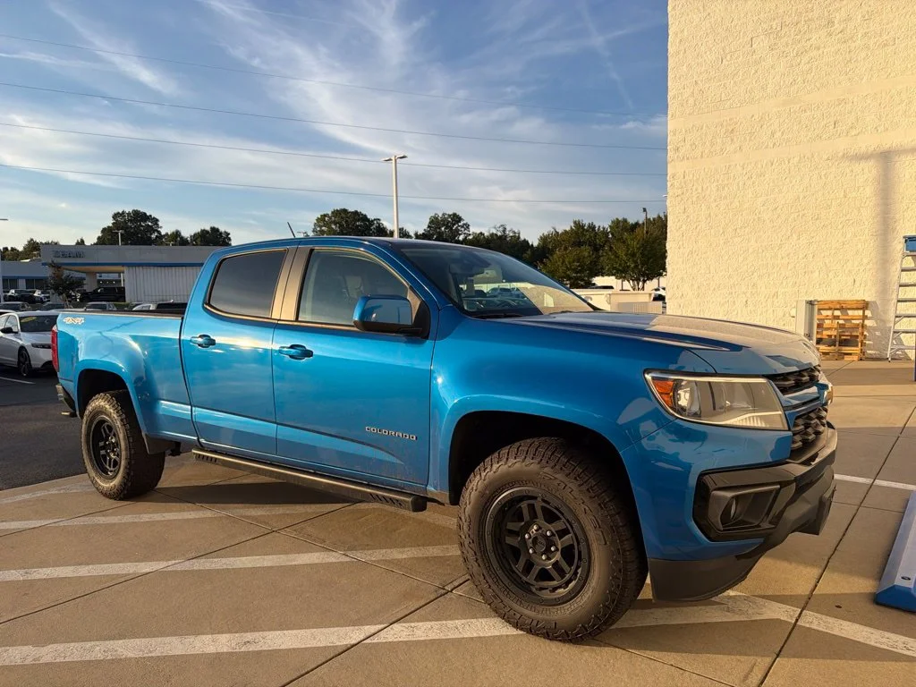 Used 2021 Blue Chevrolet LT image 3