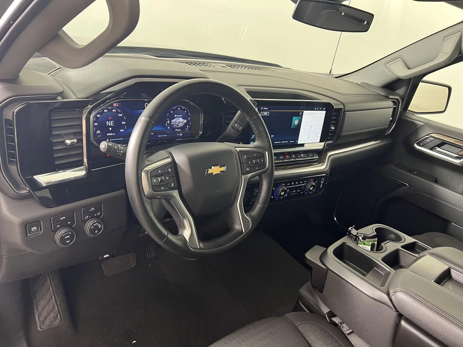 Used 2025 Sterling Gray Metallic Chevrolet LT (2FL) image 3