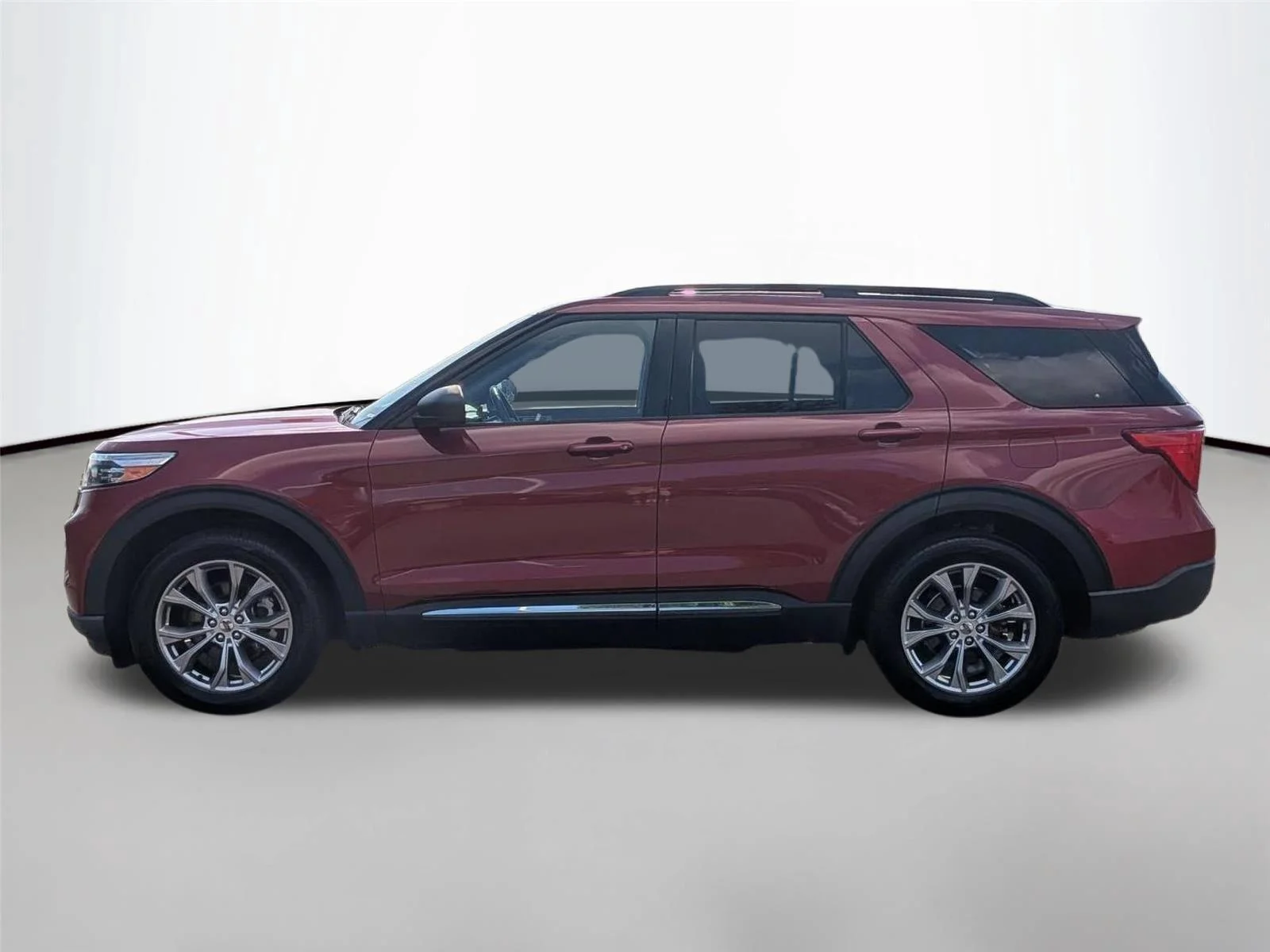 Used 2021 Rapid Red Metallic Tinted Clearcoat Ford XLT image 2