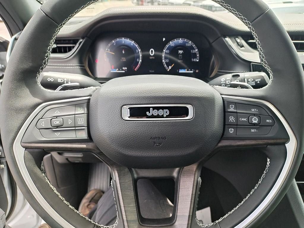 New 2026 Silver Zynith Exterior Paint Jeep Limited Reserve image 20