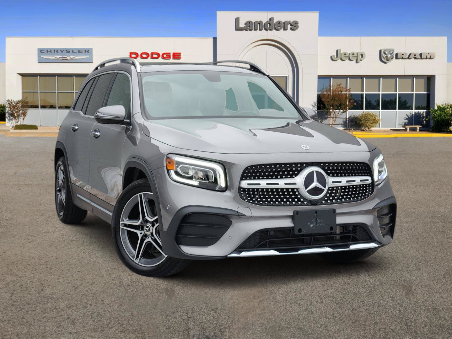 Used 2023 Mountain Grey Metallic Mercedes-Benz GLB 250 image 1
