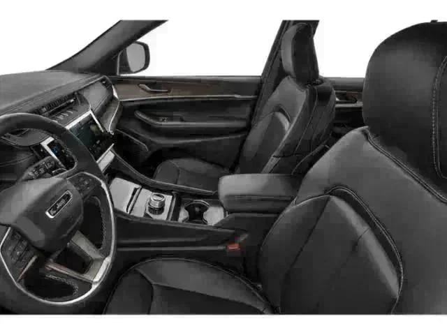 New 2026 Silver Zynith Exterior Paint Jeep Laredo X image 6