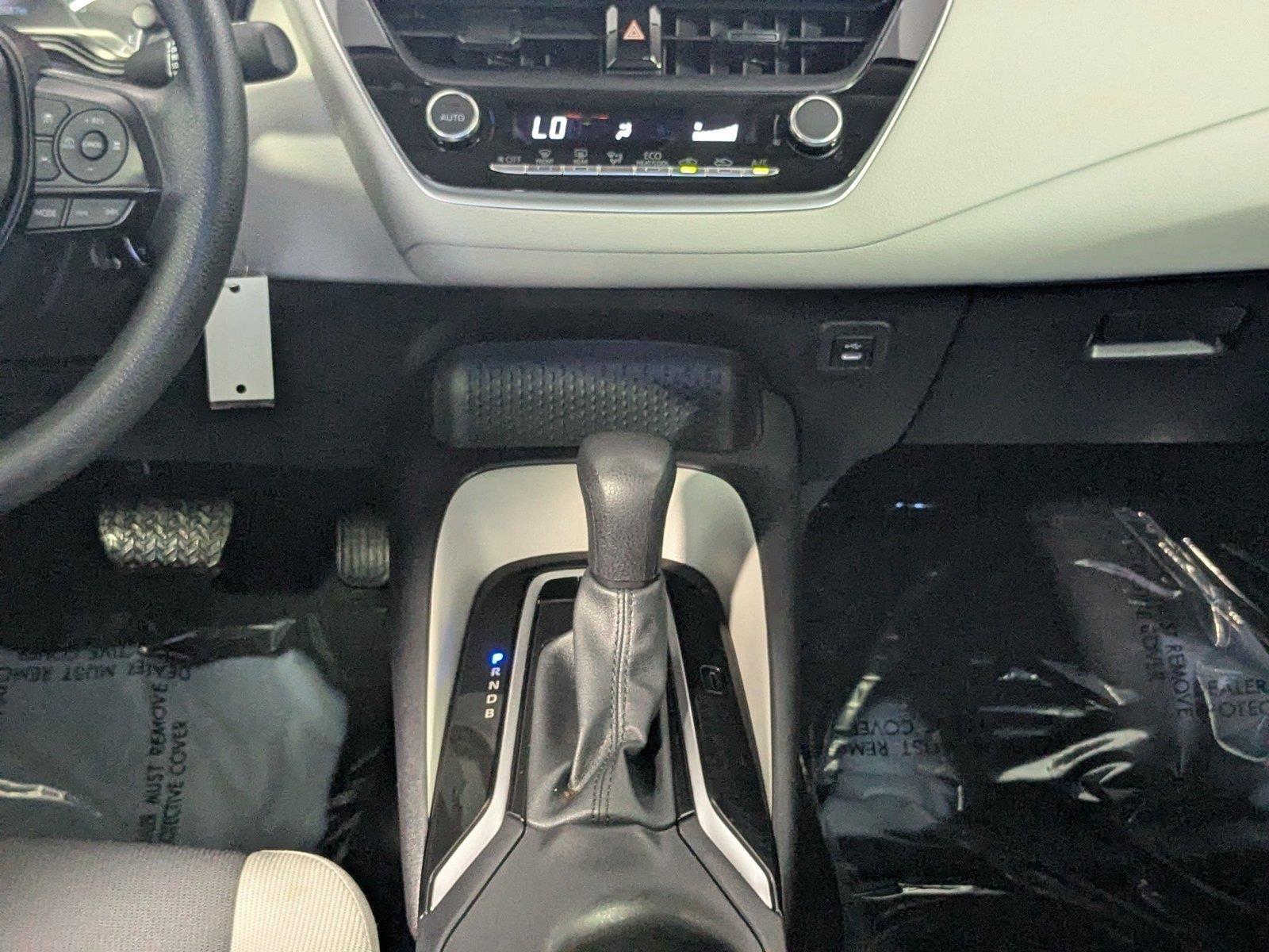 Used 2025 Ice Cap Toyota LE image 38