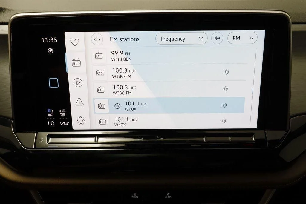 New 2026 Deep Black Volkswagen 2.0T SE w/Technology image 10