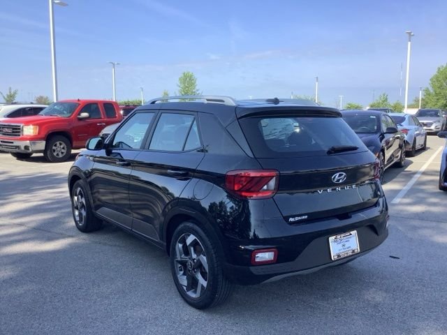 Used 2023 Onyx Black Hyundai SEL image 7
