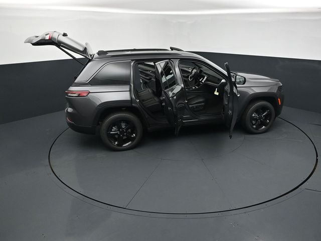 New 2026 Baltic Gray Metallic Clear-Coat Exterior Paint Jeep Limited image 30